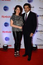 Neelam Kothari, Sameer Soni at Ciroc Filmfare Galmour and Style Awards in Mumbai on 26th Feb 2015